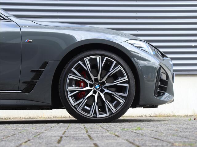 BMW 4-SERIE Gran Coupé M440i xDrive | High Executive | M Sportpakket Pro | Panodak | Trekhaak | Driving Assistant Prof. | Stoelventilatie | Harman Kardon | Head-Up | Parking Assistant Plus | 20'' LMV