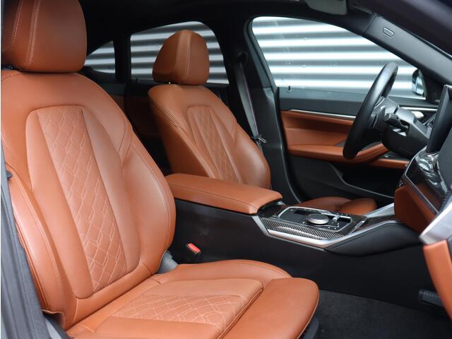 BMW 4-SERIE Gran Coupé M440i xDrive | High Executive | M Sportpakket Pro | Panodak | Trekhaak | Driving Assistant Prof. | Stoelventilatie | Harman Kardon | Head-Up | Parking Assistant Plus | 20'' LMV