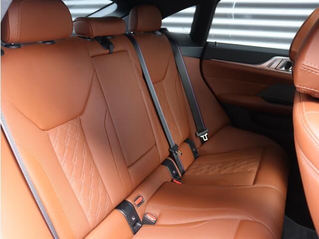 BMW 4-SERIE Gran Coupé M440i xDrive | High Executive | M Sportpakket Pro | Panodak | Trekhaak | Driving Assistant Prof. | Stoelventilatie | Harman Kardon | Head-Up | Parking Assistant Plus | 20'' LMV