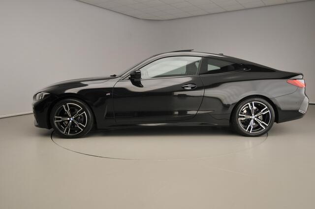 BMW 4-SERIE Coupe 420i | M-Sportpakket | LED | Leder | HUD | Schuifdak | Sportstoelen | Active cruise | DAB | Hifi speakers | Alu 18 inch