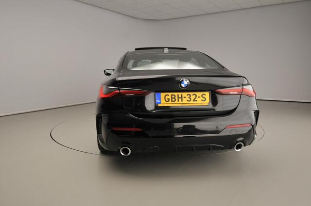 BMW 4-SERIE Coupe 420i | M-Sportpakket | LED | Leder | HUD | Schuifdak | Sportstoelen | Active cruise | DAB | Hifi speakers | Alu 18 inch