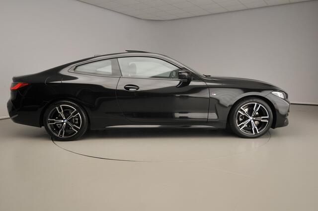 BMW 4-SERIE Coupe 420i | M-Sportpakket | LED | Leder | HUD | Schuifdak | Sportstoelen | Active cruise | DAB | Hifi speakers | Alu 18 inch