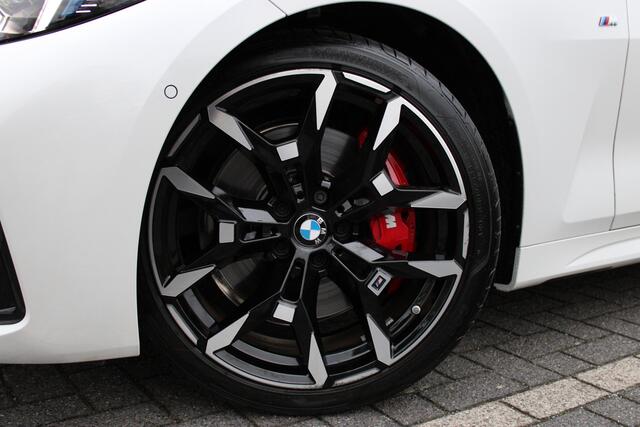 BMW 4-SERIE Cabrio 430i xDrive M Sport Automaat / Achteruitrijcamera / M Sportonderstel / Comfort Access / Adaptieve LED / / Stoelverwarming / Widescreen Display