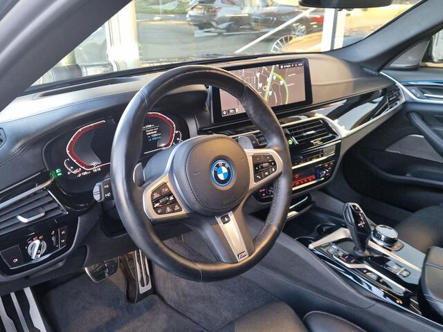 BMW 5-SERIE Touring 530e xDrive HE M-Sport Massage Panorama Soft close 4wielsturing HUD HK