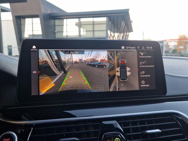 BMW 5-SERIE Touring 530e xDrive HE M-Sport Massage Panorama Soft close 4wielsturing HUD HK