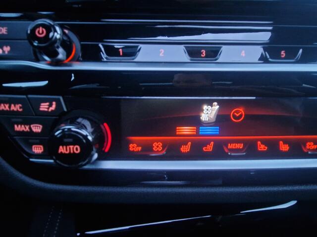 BMW 5-SERIE Touring 530e xDrive HE M-Sport Massage Panorama Soft close 4wielsturing HUD HK