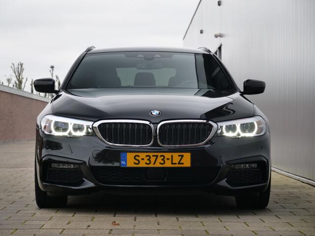 BMW 5-SERIE Touring 530i 252pk High Executive M-Sport Automaat Navigatie / LED / Privacy glas / Camera