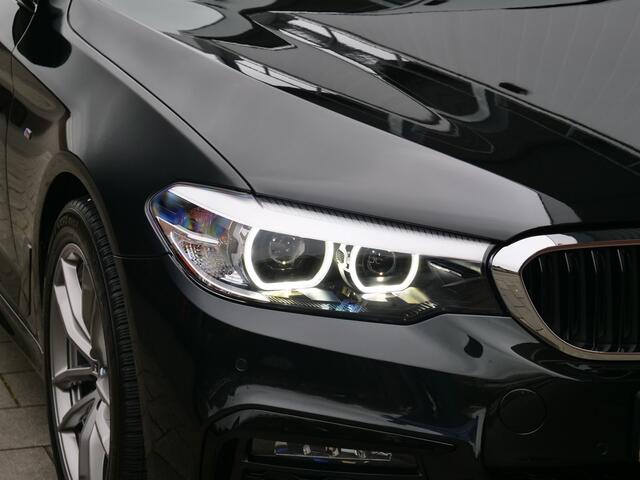 BMW 5-SERIE Touring 530i 252pk High Executive M-Sport Automaat Navigatie / LED / Privacy glas / Camera