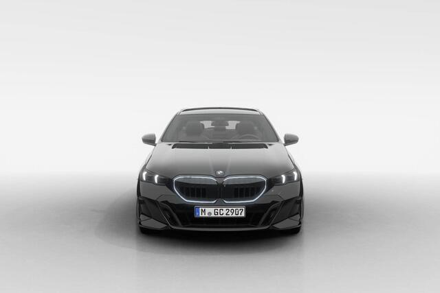BMW 5-SERIE Touring 520i | M Sport Pro | Innovation Pack | Travel Pack | Comfort Pack