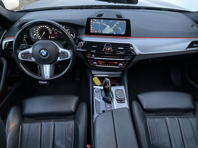BMW 5-SERIE Touring 520D 191pk High Executive M-sport Pano.dak Trekhaak(2000kg)