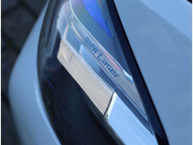 BMW 5-SERIE 545e xDrive | H&K | Head-up | Parkeercamera | M-sport | Leder