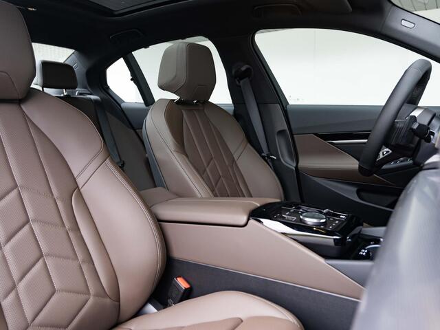 BMW 5-SERIE Sedan 530e | M Sportpakket | Innovation Pack | Travel Pack