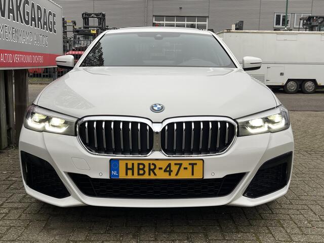 BMW 5-SERIE 530e Business Edition Plus M Sport 18"/Panoramadak/Camera/Stoelverwarming + memory/PDC v+a/LED/Trekhaak
