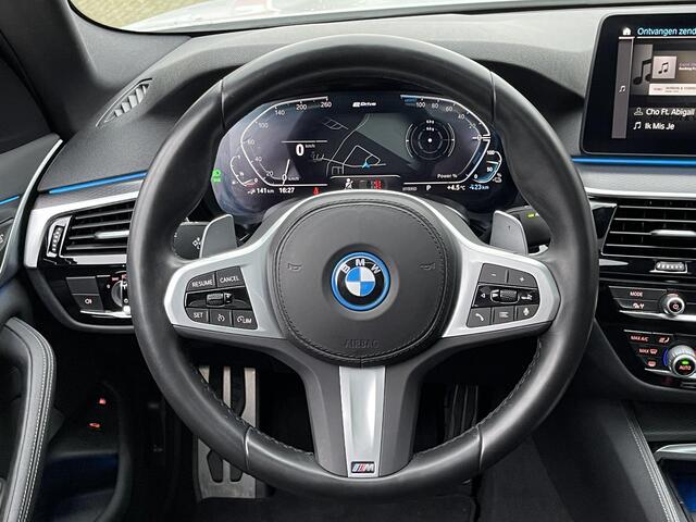 BMW 5-SERIE 530e Business Edition Plus M Sport 18"/Panoramadak/Camera/Stoelverwarming + memory/PDC v+a/LED/Trekhaak