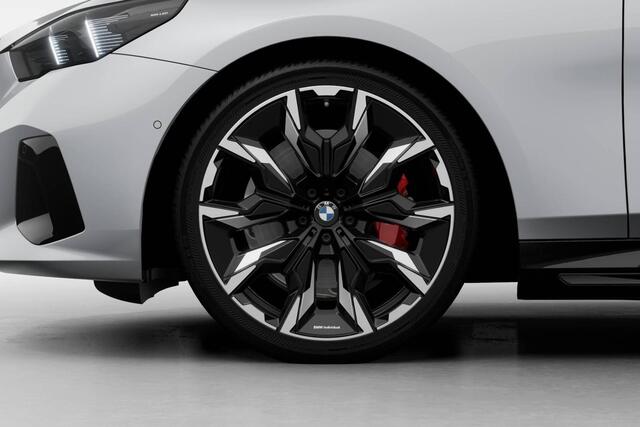 BMW 5-SERIE Touring 520i | M Sport Pro | Innovation Pack | Travel Pack | Glazen Panoramadak