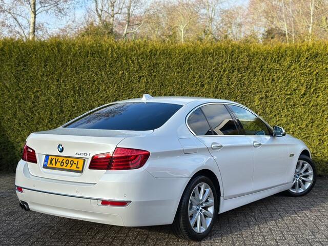 BMW 5-SERIE 520i sedan High Executive Luxury Line Navigatie professional C