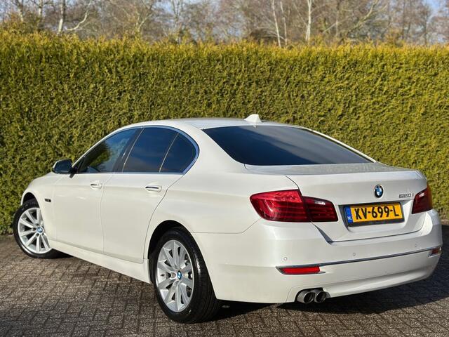 BMW 5-SERIE 520i sedan High Executive Luxury Line Navigatie professional C