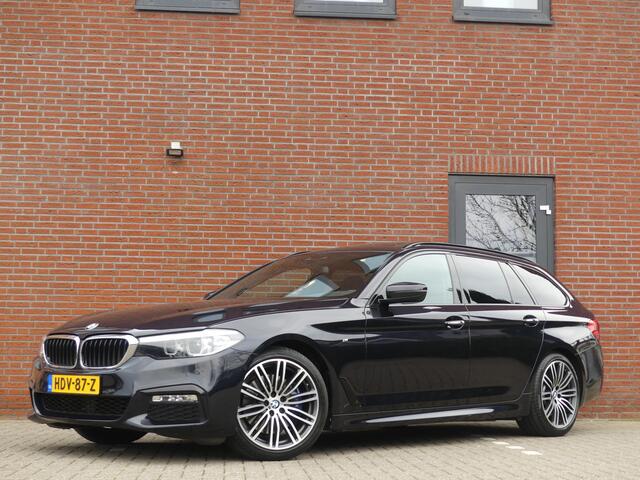 BMW 5-SERIE Touring 530i M-Sport / Carbon zwart / Dealer onderhouden