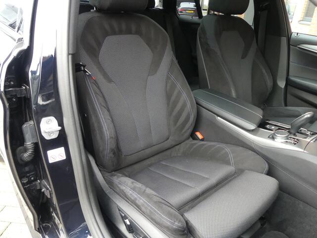 BMW 5-SERIE Touring 530i M-Sport / Carbon zwart / Dealer onderhouden