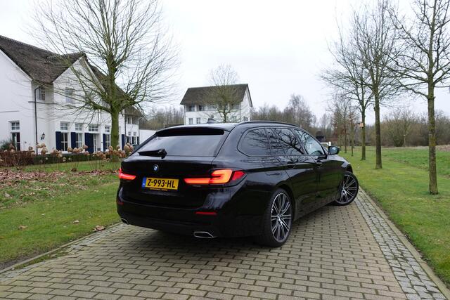 BMW 5-SERIE Touring 520i High Executive Edition | Cruise control | Luchtvering | Stoelverwarming | LED |