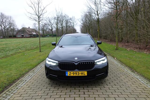 BMW 5-SERIE Touring 520i High Executive Edition | Cruise control | Luchtvering | Stoelverwarming | LED |