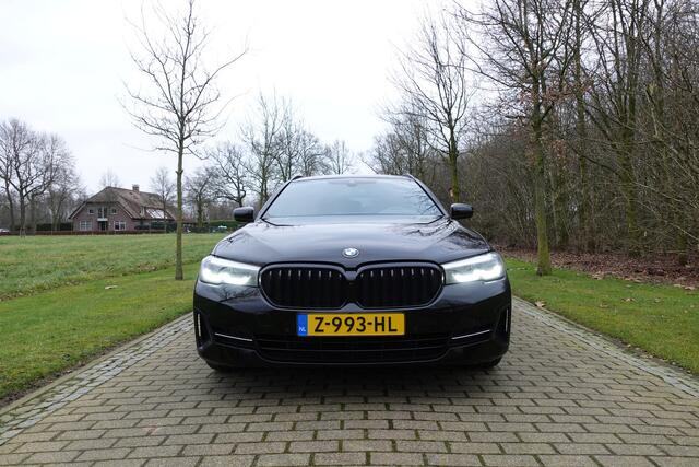 BMW 5-SERIE Touring 520i High Executive Edition | Cruise control | Luchtvering | Stoelverwarming | LED |