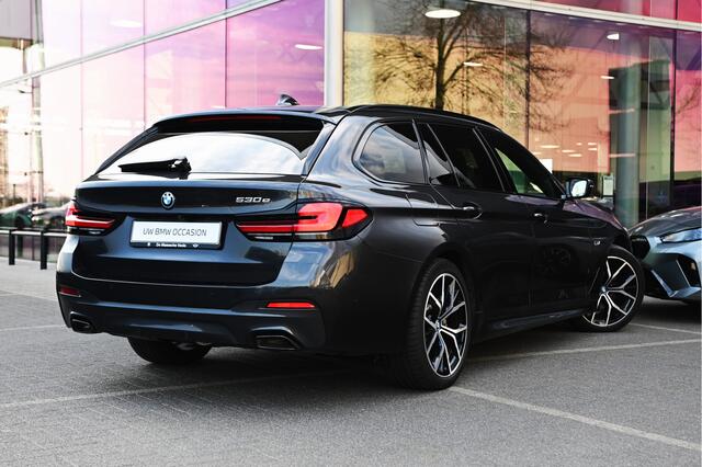 BMW 5-SERIE Touring 530e High Executive M Sport Automaat / Panoramadak / Trekhaak / Stoelverwarming / Active Cruise Control / Live Cockpit Professional / Parking Assistant