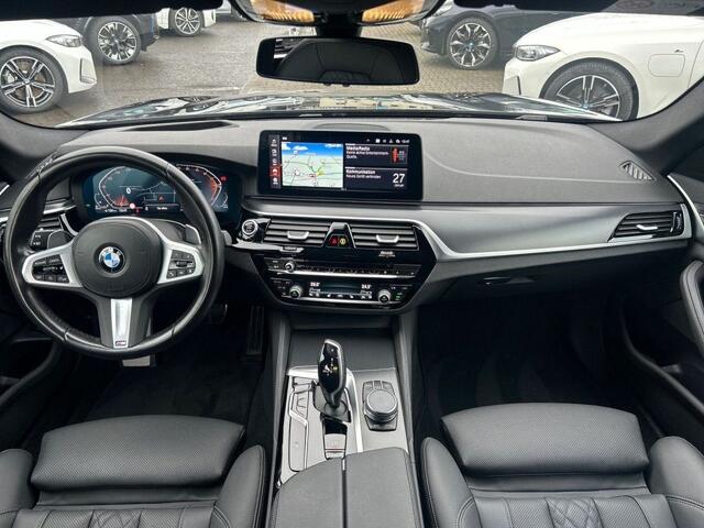 BMW 5-SERIE Touring 530d M Sport 286 PK Head Up Trekhaak LED Laser Sportstoelen 18 Inch Sensatec Leder