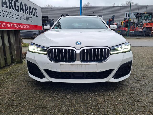 BMW 5-SERIE Touring 530e High Executive M Sport 18"/Panoramadak/Laser LED/Adaptief onderstel/Head-up/Keyless/Stoelverwarming/Adaptieve cruise/Dodehoek/Camera/Apple Carplay & Android Auto/HiFi