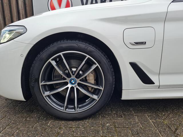 BMW 5-SERIE Touring 530e High Executive M Sport 18"/Panoramadak/Laser LED/Adaptief onderstel/Head-up/Keyless/Stoelverwarming/Adaptieve cruise/Dodehoek/Camera/Apple Carplay & Android Auto/HiFi