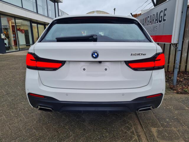 BMW 5-SERIE Touring 530e High Executive M Sport 18"/Panoramadak/Laser LED/Adaptief onderstel/Head-up/Keyless/Stoelverwarming/Adaptieve cruise/Dodehoek/Camera/Apple Carplay & Android Auto/HiFi