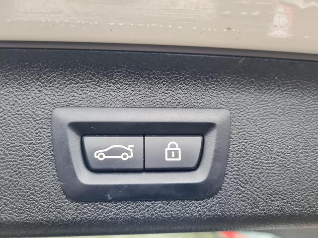 BMW 5-SERIE Touring 530e High Executive M Sport 18"/Panoramadak/Laser LED/Adaptief onderstel/Head-up/Keyless/Stoelverwarming/Adaptieve cruise/Dodehoek/Camera/Apple Carplay & Android Auto/HiFi