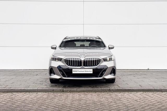 BMW 5-SERIE Touring 520i | M Sport | Stoelverwarming | Achteruitrijcamera |