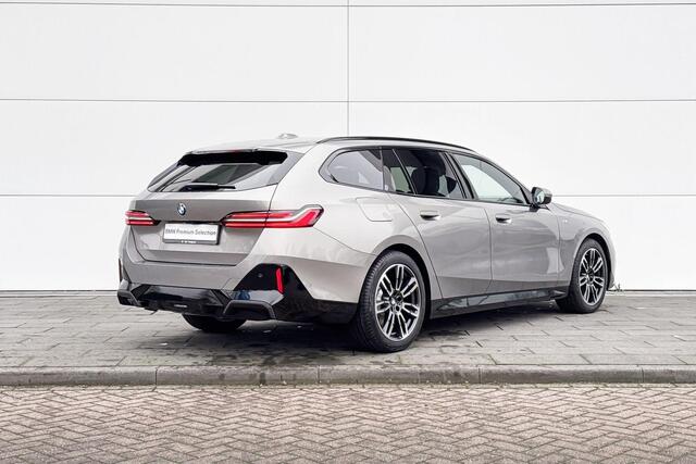 BMW 5-SERIE Touring 520i | M Sport | Stoelverwarming | Achteruitrijcamera |