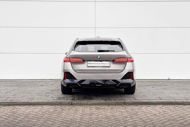 BMW 5-SERIE Touring 520i | M Sport | Stoelverwarming | Achteruitrijcamera |