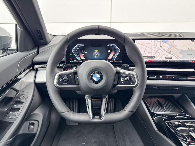 BMW 5-SERIE Touring 520i | M Sport | Stoelverwarming | Achteruitrijcamera |