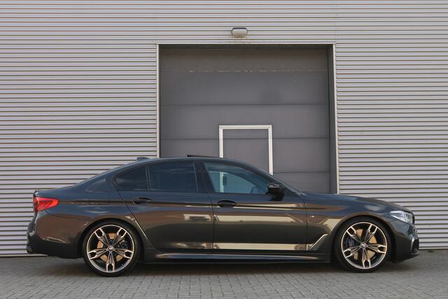 BMW 5-SERIE M550i xDrive High Executive I AUT. I 463 PK I LEDER I SCHUIFDAK I CARPLAY