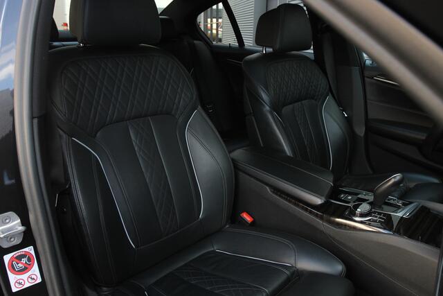 BMW 5-SERIE M550i xDrive High Executive I AUT. I 463 PK I LEDER I SCHUIFDAK I CARPLAY