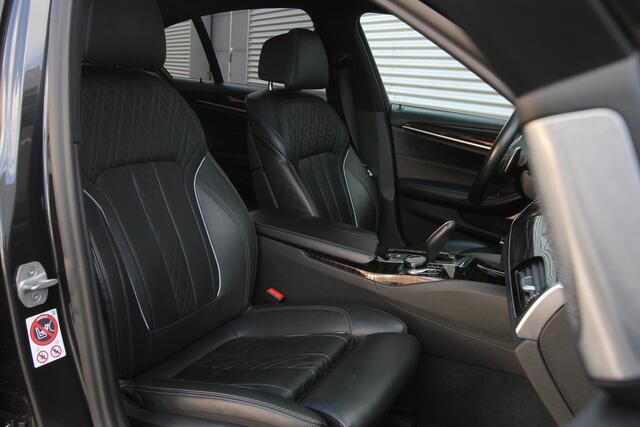 BMW 5-SERIE M550i xDrive High Executive I AUT. I 463 PK I LEDER I SCHUIFDAK I CARPLAY