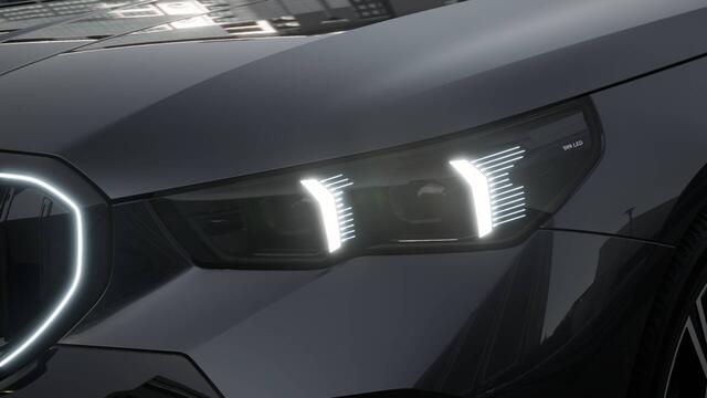 BMW 5-SERIE Touring 530e M Sport Automaat / Panoramadak / Trekhaak / Adaptieve LED / Comfort Access / Parking Assistant Plus / Stoelventilatie / Stuurverwarming