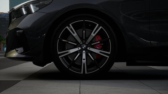 BMW 5-SERIE Touring 530e M Sport Automaat / Panoramadak / Trekhaak / Adaptieve LED / Comfort Access / Parking Assistant Plus / Stoelventilatie / Stuurverwarming