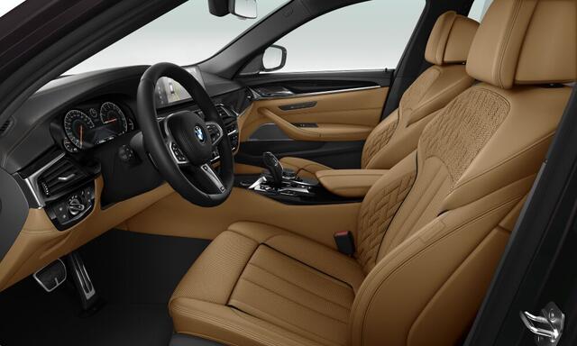 BMW 5-SERIE 530i xDrive Individual | Driving Assistant Plus | Stoelventilatie | M-Sport | Lederen Dash | Schuifdak | 20" | Harman Kardon |