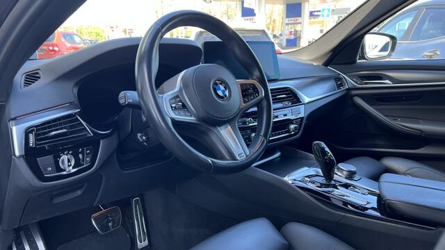 BMW 5-SERIE 520i High Executive | M-Sport | Leer | Camera