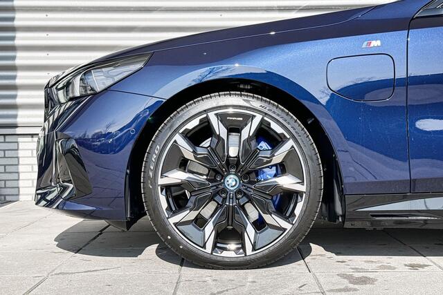 BMW 5-SERIE Sedan 550e xDrive
