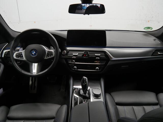 BMW 5-SERIE Touring 530e xDrive M-Sport | Driving Assistant Professional | 2023! | Head-Up | Laser
