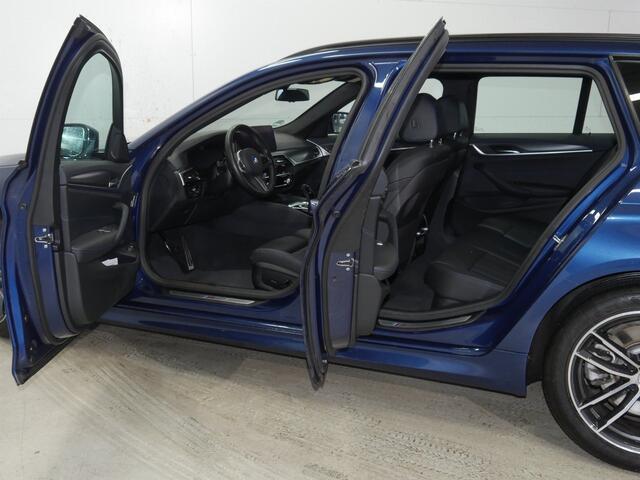 BMW 5-SERIE Touring 530e xDrive M-Sport | Driving Assistant Professional | 2023! | Head-Up | Laser