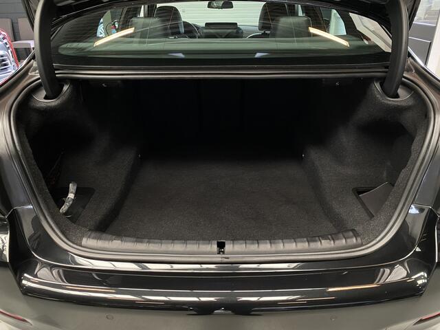 BMW 5-SERIE 520i Business Edition Plus M pakket, Pano, 19inch Sfeerverlichting