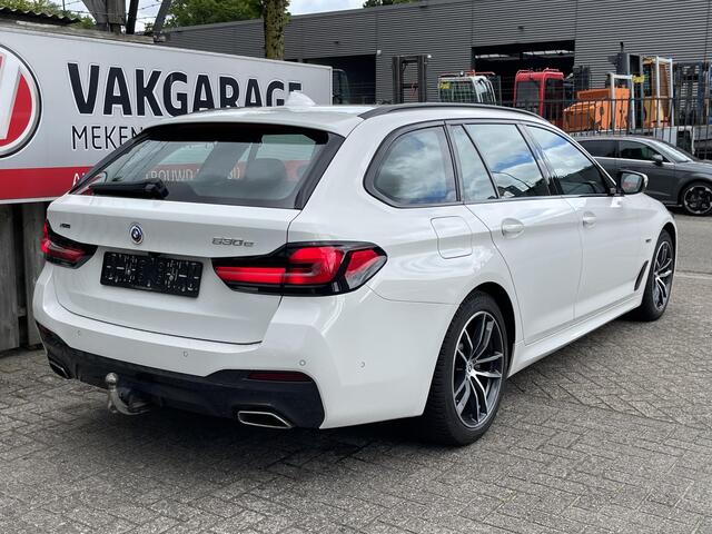 BMW 5-SERIE Touring 530e xDrive High Executive 18"/Laser LED/Leder/Head-up/Keyless/Trekhaak/Stoelverwarming/Adaptieve cruise/Dodehoek/Camera/Apple Carplay & Android Auto/HiFi