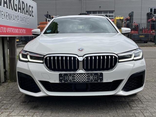 BMW 5-SERIE Touring 530e xDrive High Executive 18"/Laser LED/Leder/Head-up/Keyless/Trekhaak/Stoelverwarming/Adaptieve cruise/Dodehoek/Camera/Apple Carplay & Android Auto/HiFi