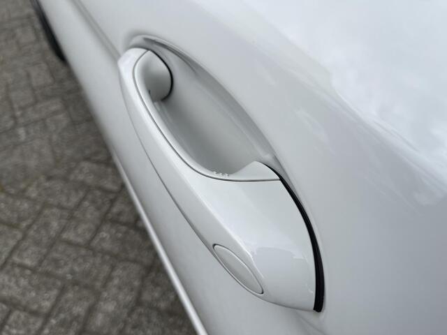 BMW 5-SERIE Touring 530e xDrive High Executive 18"/Laser LED/Leder/Head-up/Keyless/Trekhaak/Stoelverwarming/Adaptieve cruise/Dodehoek/Camera/Apple Carplay & Android Auto/HiFi